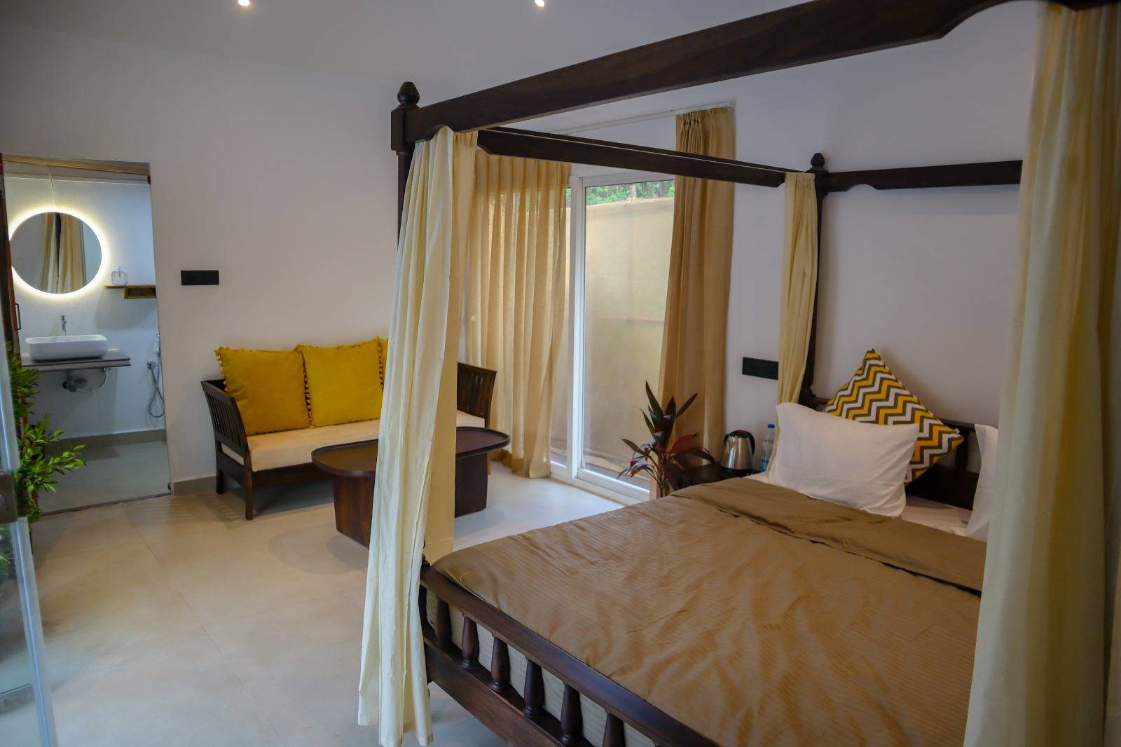 Luxury Room with Pool View